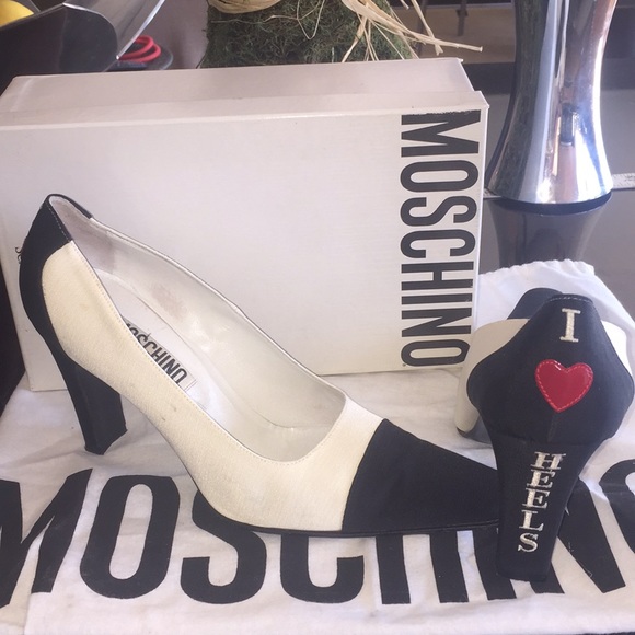 Moschino Shoes - 🌟SALE🌟RARE MOSCHINO VINTAGE PUMPS
